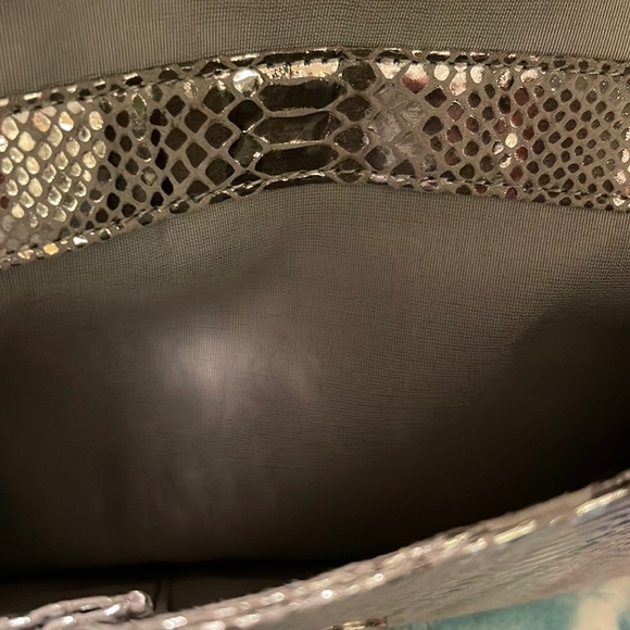 Classy clutch. Used twice. - Picture 5 of 5